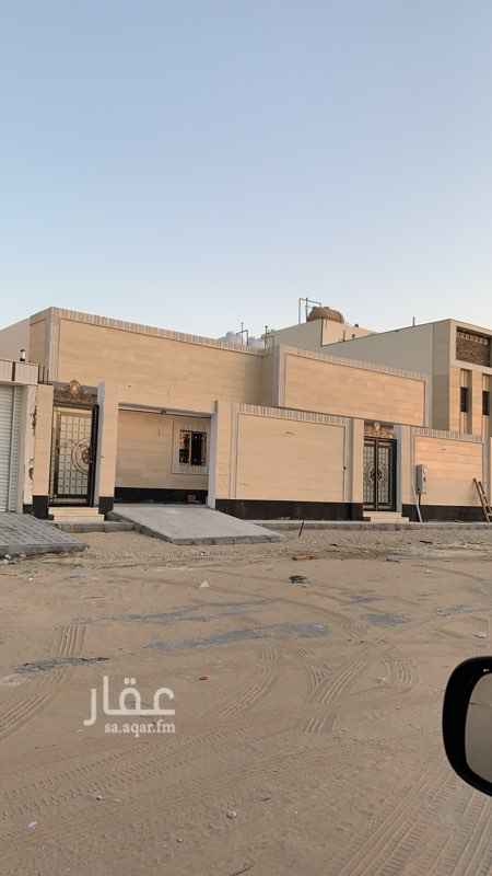 1748678 دور ارضي مؤسس على دور وشقتين وملحق