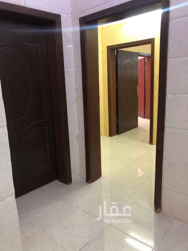 1578513 شقه ٣ غرف ومطبخ وصاله ودورتين مياه شبه جديده ايجار شهري ١٢٠٠ ﷼