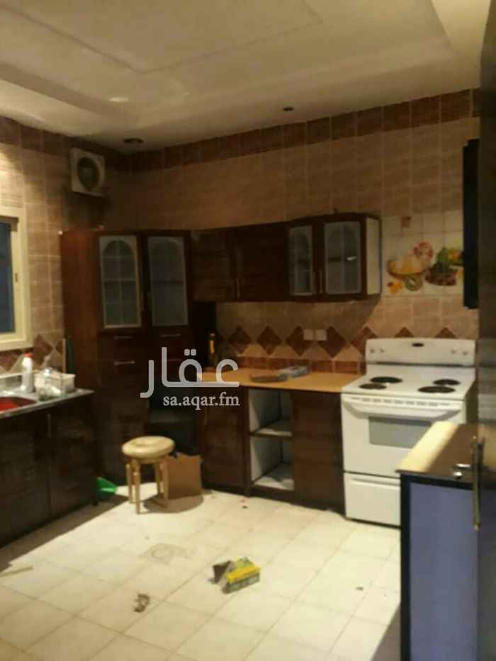 1711505 فله ايجار بحي المونسيه مستخدمه نظيفه اربع غرف نوم وغرفه شغاله مطبخ راكبه مكيفات راكبه قريبه من كل الخدمات