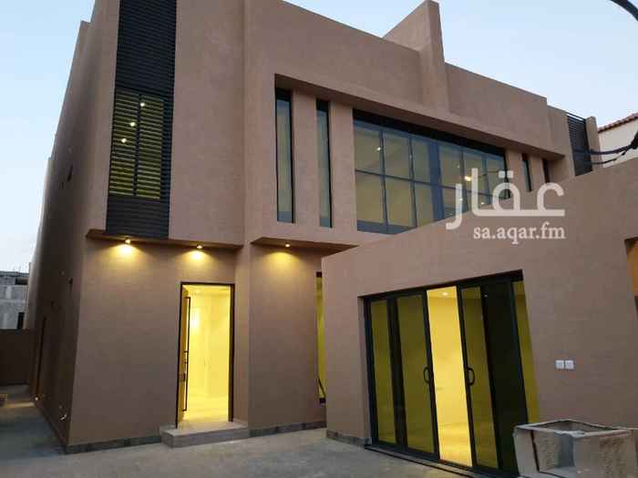 1296126 الفيلا بها حوش مدخل سياره ملحق غرفه سايق
مجلس رجال مقلط صاله تأسيس مصعد مطبخ
الدور الاول صاله علويه
جناح ماستر بدوره مياه مع جاكوزي
وعدد ٣ غرف نوم كل غرفه بدوره مياه
السطح صاله كبيره وغرفه نوم بدوره مياه
وغرفه الغسيل وغرفه الشغاله
