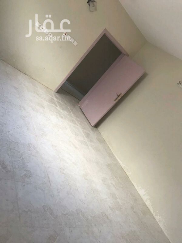 1352757 شقه دور ثاني ،، ٣ غرف مطبخ ومجلس رجال وحمامين نظيفه جديده
تواصل واتس اب او بالموقع