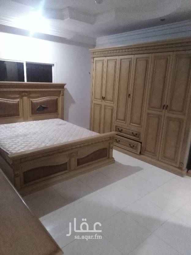 1587650 شقه للايجار قريبه من الخدمات ثلاث غرف وصاله كبيره و٣ دورات مياه ومطبخ راكب دور اررررررضي مرتفع