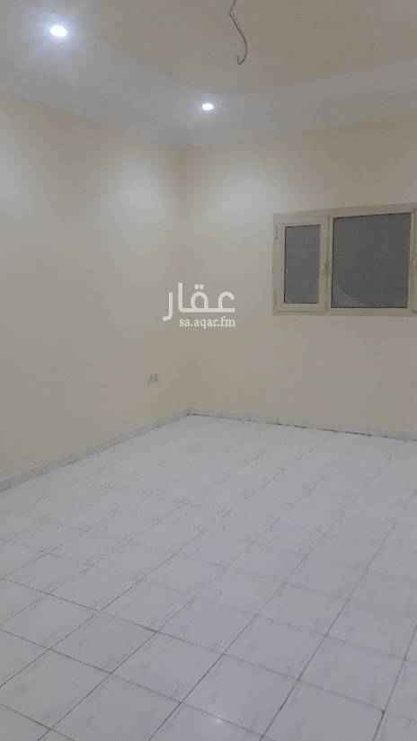 1653487 يوجد شقه للايجار بحي الصحافه تتكون من ثلاث غرف نوم وصاله 2حمام مطبخ ومكيفات راكب