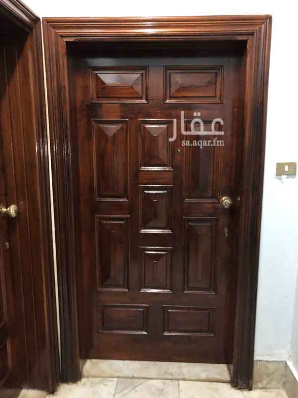 1761166 شقه كبيره وغرف واسعه ونظييييفه جداًمدخلين 5 غرف وصاله كبيره ومطبخ ودورتان مياه وموقع مميز تقاطع شارع الستين مع حراء قريب من المطار والخدمات خلف مكتبة البوادي ملاحظه الايجار للعوائل فقط
الايجار :26الف يدفع على دفعتين كل 6 اشهر
التواصل: 0508551704