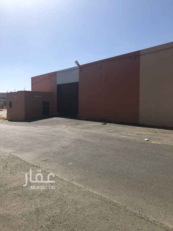 1331128 مستودع في خميس مشيط مزفلت من الداخل يوجد به بوابتين شرقيه وشماليه ويوجد معه مكتب وغرفتين ودورة مياه ومواقف خاصه خلف المستودع ع نفس مساحة المستودع
المستودع يتوسط عدة طرق رئيسيه
