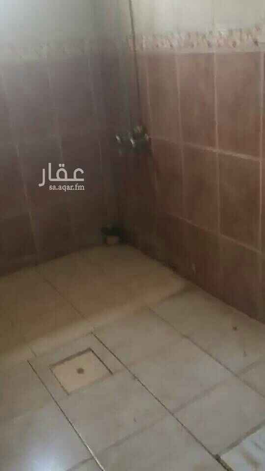 1543567 دور علوي مع السطح ٤ غرف وصاله ٢حمام مطبخ راكب كهرباء مستقله شمال شارع عنتر ابن شداد قريب من شارع الحكم السعر ٢٦ الف