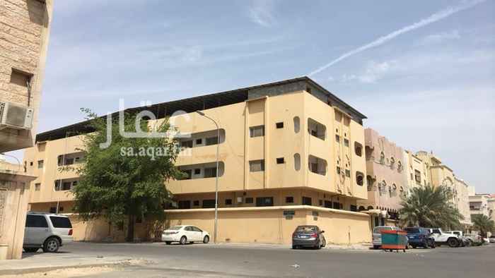 993644 شارع الزلفي تقاطع 22
43 غرفة - 10 مطابخ - 15 حمام - مواقف ( قبو )