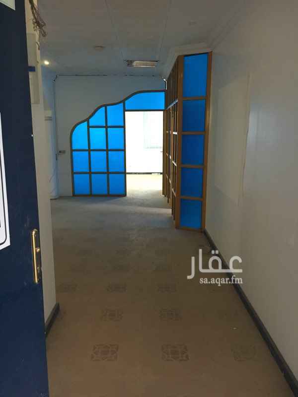 1696070 - يوجد لدينا دور كامل للايجار وبالامكان استئجار نصف دور.
- بالاضافه الى وجود مطبخ ودورات مياه .
- ايضا يوجد بالعماره مصعد.
- الاجار لدور كامل ٣٥ الف ونصف دور ٢٠ الف على الشارع والنص دور الثاني ١٥ الف ولكن ليست على الشارع.
- للتواصل 0508711670
