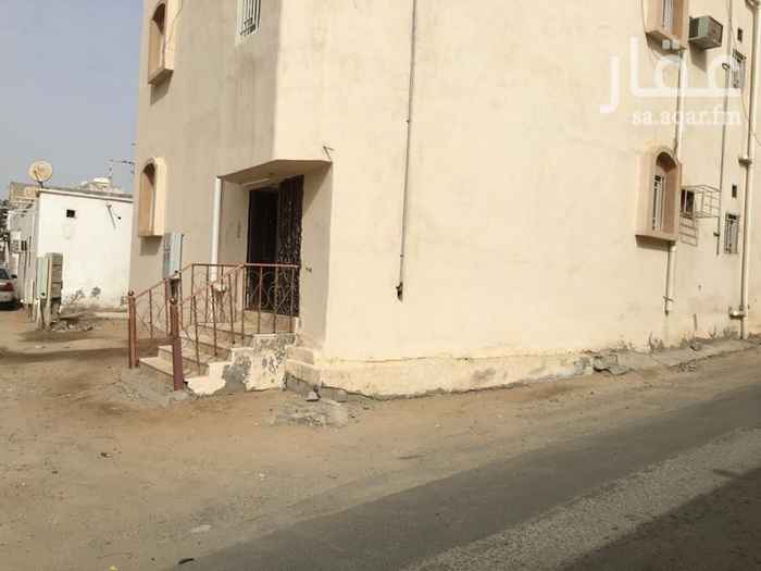 1755103 *العمارة بصك شرعي*
شقتين وملحق
عدد الغرف لكل شقة 4 غرف وصالة
عدد دوراة المياة لكل شقة 2
الملحق
عدد الغرف 2
عدد دوراة المياة 1
ومطبخ
+
ثلاث عدادات كهرب لكل شقة عداد مستقل
العمارة على شارعين