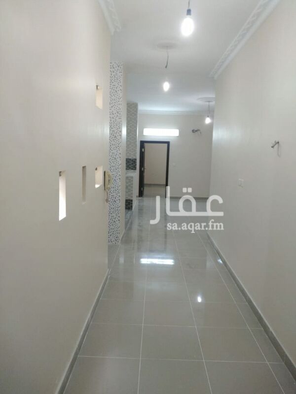 1541292 شقه للايجار 4 غرف وصاله ومطبخ و٣دورات مياه وغازمركزي