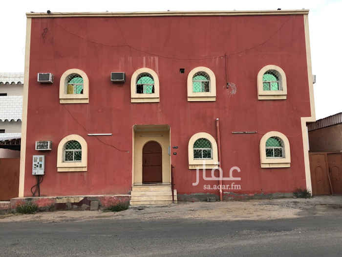 1705051 عماره دورين
الدور الاول يوجد بها اربع غرف ومطبخ وثلاث دورات مياه وصاله
الدور الثاني شقتان يوجد بكل شقه ثلاث غرف ودورتان مياه ومطبخ وصاله
العماره مواجره بالكامل