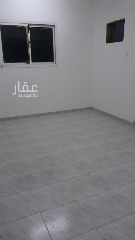 1559438 شقة عوائل مناسبة بمساحة كبيرة كما يوجد موقف خاص للشقة.
كما يوجد مكتب عقار يدير العمارة من ناحية النظافة والفواتير و حارس للعمارة