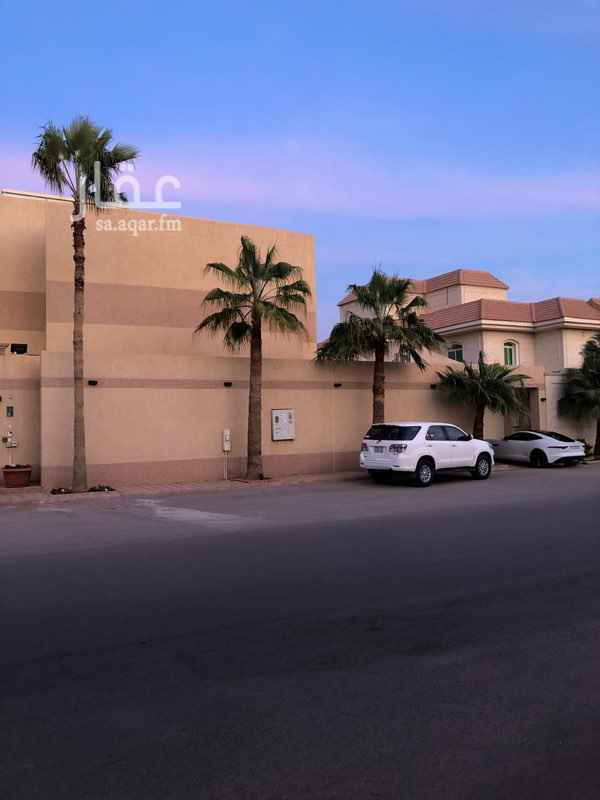 1351125 - فيلا في حي الهدا على شارعين زاوية (٢٠م و١٠م) واجهات شمالية غربية
- تصميم الفيلا حديث و مميز و موقعها راقي جداً
- المساحة ١٠٥٠ م (ألف و خمسون متر)
- عمرها حوالي ٩ سنوات و مجددة بالكامل
ملحق خارجي+ غرفة سائق+ مطبخ خارجي + ٢ مستودع+ جراج يتسع لثلاث سيارات+ قبو خارجي يحتوي على مسبح و حديقة على شكل مدرج+ جراج إضافي يتسع لسيارتين
- المواصفات الداخلية:
القبو الداخلي:
صالة كبيرة تفتح على القبو الخارجي + ٢ غرفة+ مستودع
الدور الأرضي:
مجلس رجال+ مغاسل رجال+دورة مياه رجال+ غرفة طعام
للاتصال ٠٥٠٤٨٨٣٣٩٩