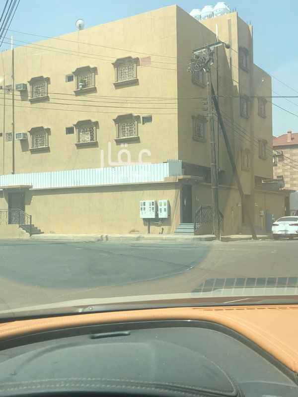 1751305 شقه في حي العزيزيه
الدور الارضي
مجلس مقلط صاله مطبخ غرفتين نوم دورتين مياه
حوش
مدخل مستقل