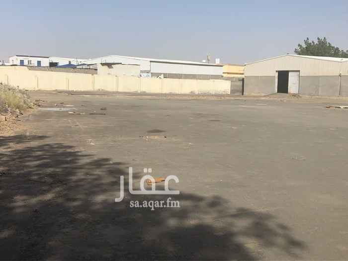 1532282 حوش مساحة اربعة الاف متر على ثلاث شوارع يوجد عداد كهرباء بصك شرعي