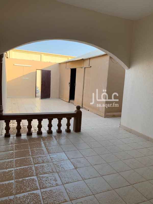 1721136 استراحة مميزه بغرف كبيره يوجد بها غرفتين ومجلس بيت شعر
علماً ان المبلغ شامل الكهرب والماء
ويوجد ميزه بها كاميرات مراقبة
ليكون المستاجر براحه تامه بالتحكم بالكاميرات.
موقعها قريب من طريق الدمام
ولها مدخل علئ طريق الدمام