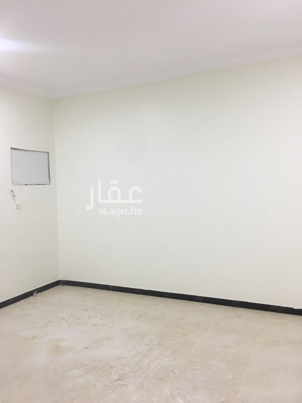 1747713 شقه بسطح جديده موقع ممتاز للايجار ١٠٠٠ شهري