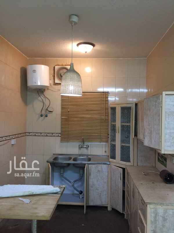 1646017 شقه عوائل للايجار
تتكون من 3 غرف وصاله و 2 دوره مياه ومطبخ امريكي راكب
ومكيفات شباك راكبه
شارع الشيخ ناصر بن سرحان...الحمراء الشرقيه