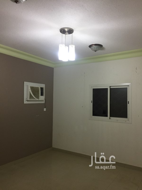 1646032 شقه عوائل للايجار
تتكون من 3 غرف وصاله و 2 دوره مياه
ومطبخ امريكي راكب ومكيفات شباك راكبه
شارع الشيخ ناصر بن سرحان...الحمراء الشرقيه