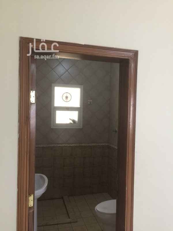 1653513 شقه عوائل للايجار
تتكون من 3 غرف وصاله و 3 دورات مياه منها ماستر
ومطبخ راكب ومكيفات شباك راكبه
ومجدده دهانات وسباكه وكهرباء
حي غرناطه...شارع العين البيضاء
