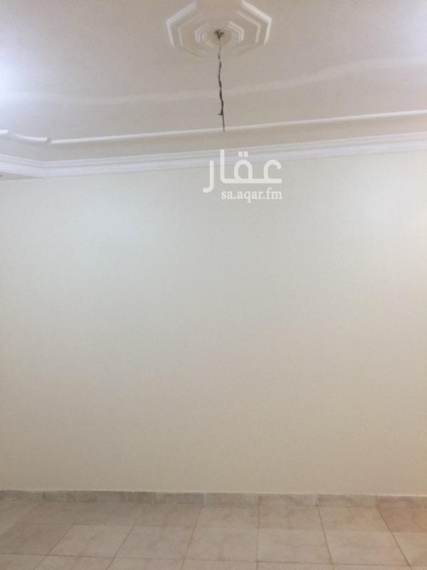 1685361 شقه عوائل ارضيه للايجار
تتكون من 3 غرف وصاله و 2 دوره مياه
ومطبخ جديد راكب