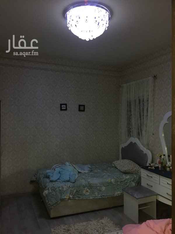 1759173 شقه عوائل فاخره مع الاثاث للبيع دور ثالث
تتكون من غرفه نوم ماستر ،، 2 غرفه نوم و صاله ومجلس
و 3 دورات مياه منها الماستر ومطبخ مع مستودع
شارع الحياه بالقرب من بنده والمترو
حي الحمراء الشرقيه
