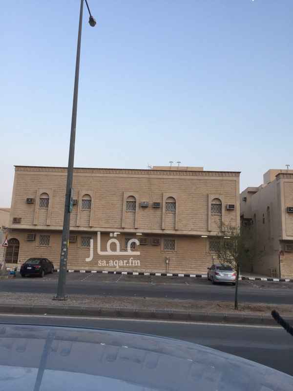 1755164 شقة عائلية واسعة
4غرف وصالة ودورتين مياه ومطبخ راكب مكيفات راكبة