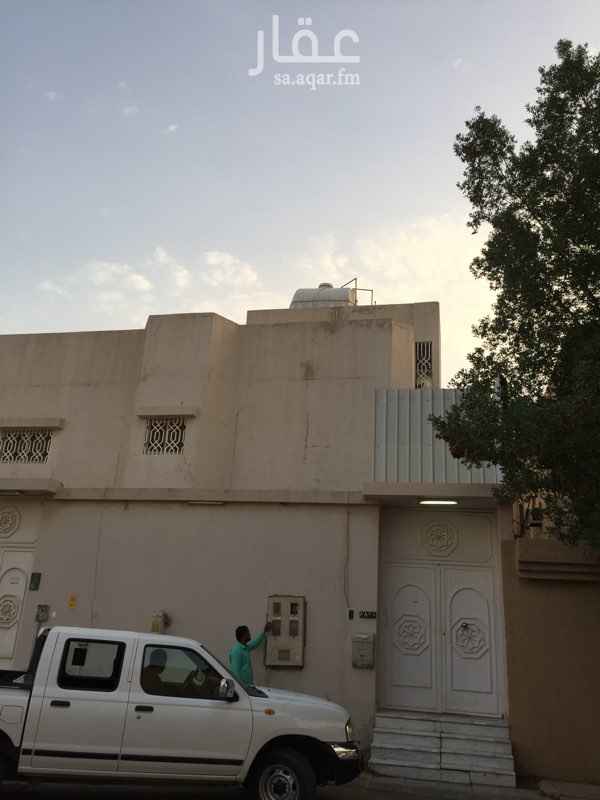 1755170 دور علوي واسع مدخل مستقل 5 غرف وصالة و 3 دورات مياه ومطبخ راكب
يوجد غرفة ودورة مياه في السطح