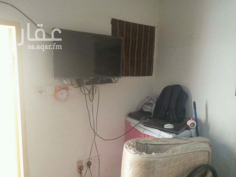 1162703 غرفة وحمام ومطبخ صغير دور ارضي بها مكيف اسبليت وشاشة 32 مع قنوات عربسات نايلسات وسرير ودولاب وطاولة قراءة مع كرسي وبتجاز صغير وثلاجة فوق الوسط ..الموقع تقاطع معهد الادارة مع شارع الفرزدق خلف مستشفي عبيد
يشترط دفع ثلاث شهور
وتساب فقط 0509140917