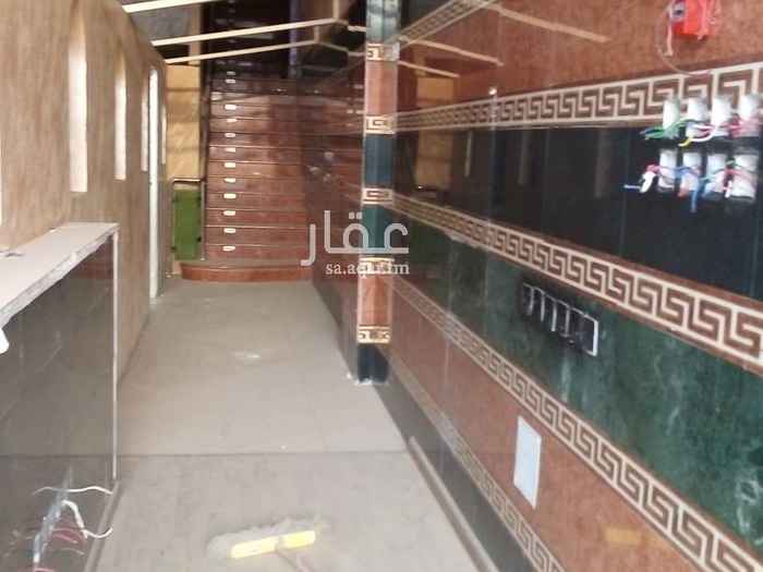 1361760 محل للايجار في حي الفلاح. سعر للايجار ٣٠٠الف علي ٣دفعت