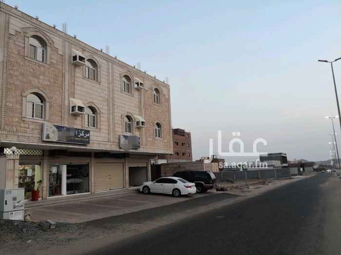 1071107 *عمارة تجاريه للبيع أو الإستثمار في مكه المكرمه..*
للإيجار السنوي بالكامل او للبيع في مخطط ولي العهد 2 المربع الذهبي داخل حدود الحرم المساحة 600م² ((شماليه)) موقعها ((مميز جداً)) على شارع 52م الفاصل بين ولي العهد1و2 + ممر 6م وامامها تقاطع نهاية شارع 32م القادم من ولي العهد1 خلفها جامع قيد البناء رقم القطعه ٢٢١
مكونه من دورين مشطبة وجاهزة من إلى واربع محلات تجارية..
اللي يبغى يسوم حياه الله لكن أقل من مليون و٨٥٠ الف لايسوم ولايدخل في التفاصيل رجاءً يا أخوان علشان لايضيع وقتي ووقته..