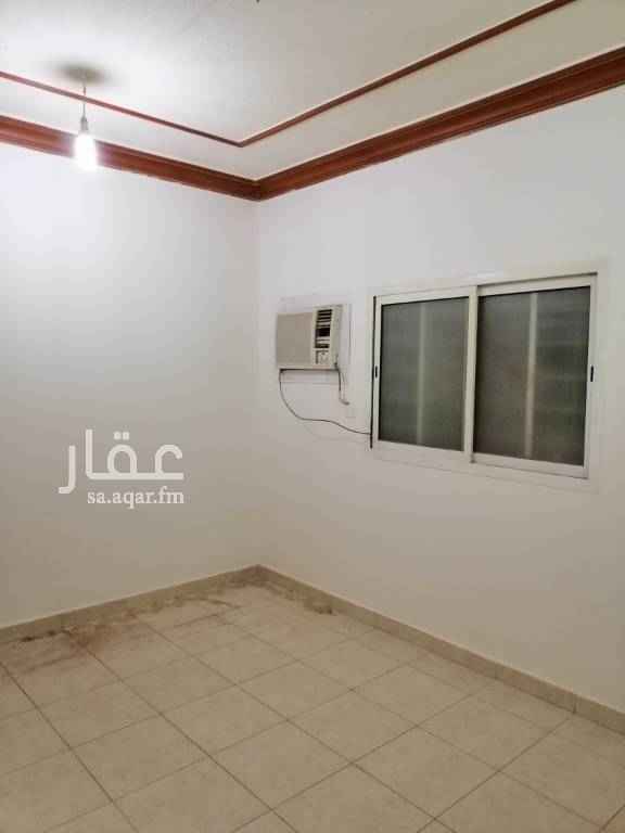 1754845 شقه عزاب للايجار بحي الصحافه
الموقع : شارع الامير سلمان بن محمد بن سعود - حي الصخافة
الوصف : شقه غرفة وصاله وحمام ومطبخ تحضيري
بها مكيفات شباك راكبه ودولاب مطبخ راكب
الشقه بسيب العمارة مدخل خاص
تسهيلات بالدفعات كل 3 شهور