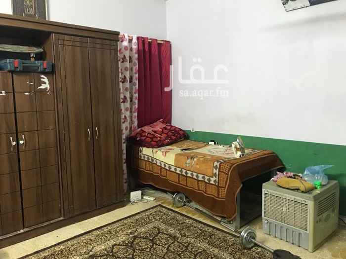 1296260 غرفة مناسبة للعمالة
مع مطبخ وحمام
الموقع مقابل بنك الراجحي