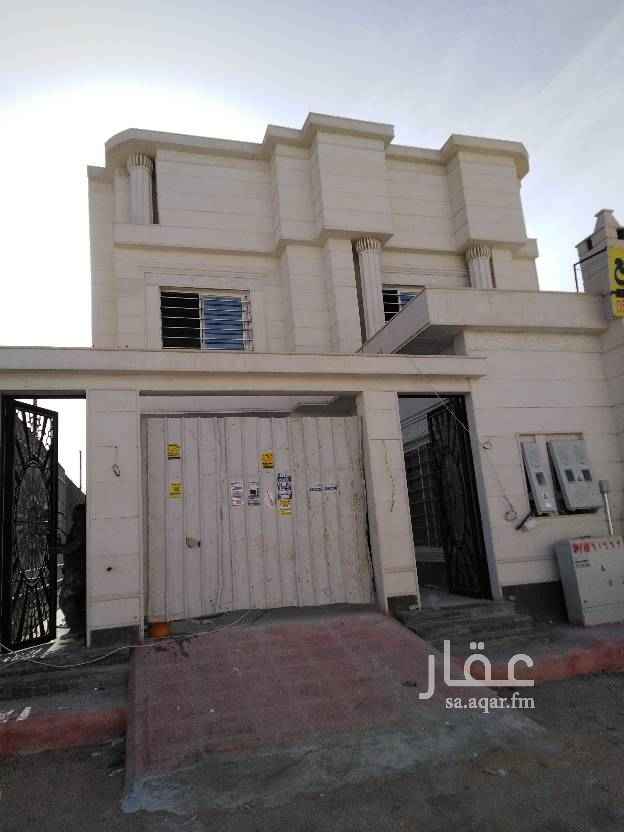 1504190 فيله سكنيه مكونه من درج وصاله وشقتين مسروقه .. الدور الأرضي مكون من حوش ومقلط وصاله رجال ونساء وصاله عامه ومطبخ ثلاثه حمامات وغرفه نوم... الدور الأول مكون من ماستر روم وغرفتين مع حمامات.. بالاضافه إلى شقه مكونه من غرفتين نوم مع حمام مشترك وصاله ومجلس مع حمام ومطبخ.. وكذالك الشقه الثانيه بالدور الثاني .. توفير العقار في جميع أحياء الرياض وتوفير الدفعة الأولى وتسديد المديونية وتخليص المعاملات عبر جميع البنوك مسوق عقاري ابو وسام جوال 0509346018