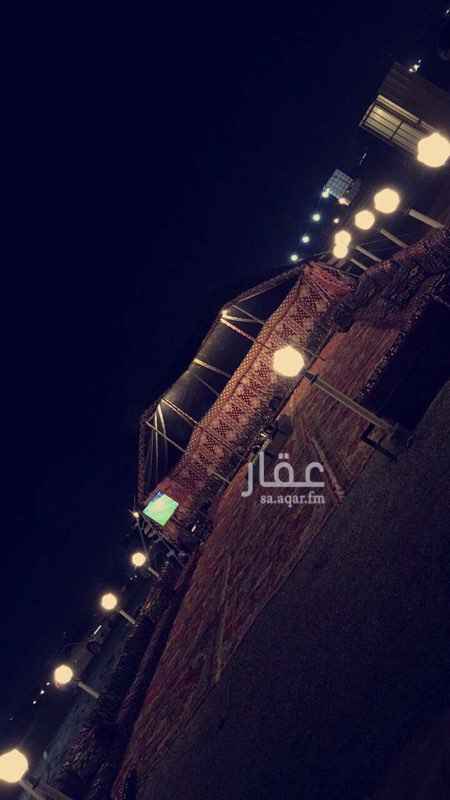1513351 المخيم قسمين
قسم الشباب: بيت شعر 8 في 5 وجلسة خارجية 8 في 10 - مشب - حفرة مندي - شاشة - قنوات pro سبورت - دورة مياة قسم العوايل : خيمه 5في 6 وجلسه خارجيه 6 في٨- مشب - شاشة - ملاهي- دورة مياه . جلسة كراسي -دبابات