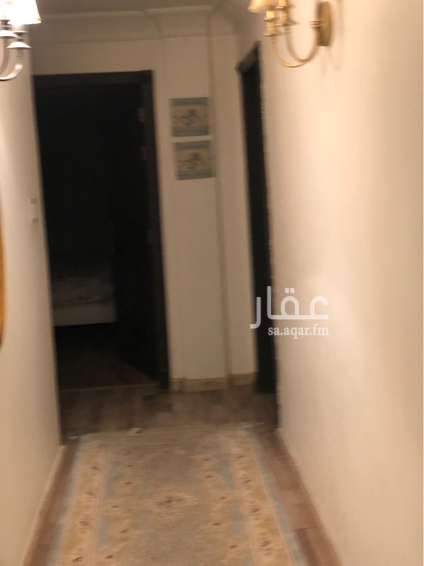 1706282 شقة كبيره وتشطيب راقي تتكون من ٣ غرف نوم وواحده ماستر و٣ حمامات اعزكم الله ومكيفات راكبه ومطبخ راكب وصيانه ومصعد