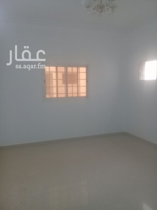 1686520 للايجار شقه تتكون من مجلس ومقلط و٢ غرف نوم وصاله و٢ حمام ومطبخ مجدده بويه