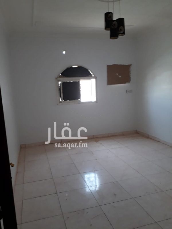 1286229 ايجار دور علوي مكون من خمس غرف وصاله ومطبخ وثلاث دورات مياه