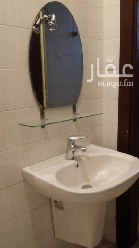 1301237 دور علوى مستخدم جيد جدا
٣غرف ومنهم غرفة ماستر صالة ومجلس ومجلط ومطبخ و٣ حمامات
راكب مطبخ وراكب مكيفات إسبيلت
