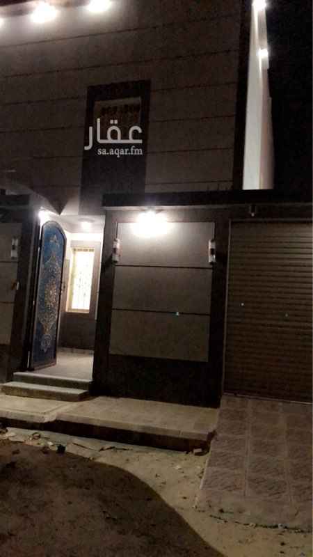 1548399 دور ارضي للإيجار
مساحة : 215
مجلس + مقلط + صاله + 3 غرف نوم + ملحق خارجي + مدخل سيارة