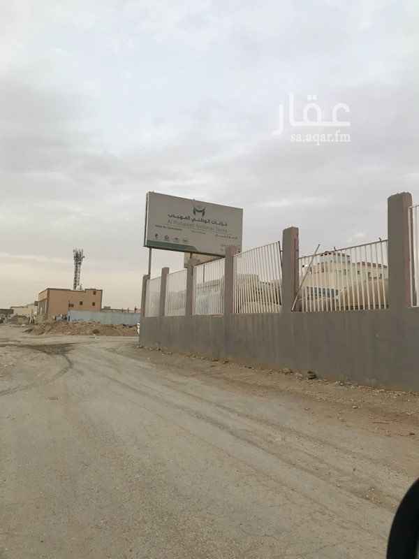 1425266 حوش على طريق الملك عبدالعزيز للايجار
شارعين 60 الملك عبدالعزيز
وشارع 30