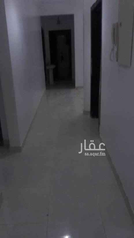1747657 السلام عليكم ورحمة الله وبركاته شقة نظيفة جدا بالملحق بحالة ممتازة عبارة عن غرفتين وصاله ومجلس رجال ومطبخ ودورتين مياة إضافة السطح عداد الكهرباء مستقل وكذاك مدخلين الغرف كلها ديكورات والسعر قابل للتفاوض وكذلك امكانية الدفع الشهري بانتظام بعد ٦اشهر الاولى والماء مشترك وافضل العائلة الخفيفة للمفاهمه ارجو الاتصال على ٠٥٠٩٦٧٧٧٢٩ او على الواتس اب مع العلم ان فيه شقة ثانيه بتكون فاضيه بعد تاريخ ٢/١ وتقبلوا فاءق الاحترام والتقدير
