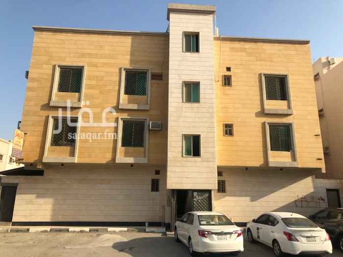 1581098 عمارة سكنية عوائل تقع في الزهور في موقع استراتيجي قريب من شارع الخليج المؤدي لاغلب اماكن الدمام حيث تبعد عن كورنيش الدمام دقائق قليلة ويتوفر في الحي خدمات تجارية