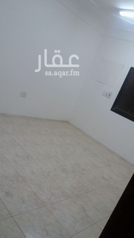 1510015 اربعه غرف للإيجار
تتكون من غرفتين وصاله صغيره ومجلس ومقلط ومطبخ حمامين مدخلين عماره جديد نظام فله فيها دورين فقط