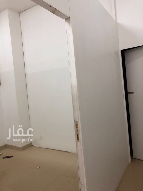 1131907 محل للإيجار
مقسم مكتب وغرفه صغيره
ودورة مياه