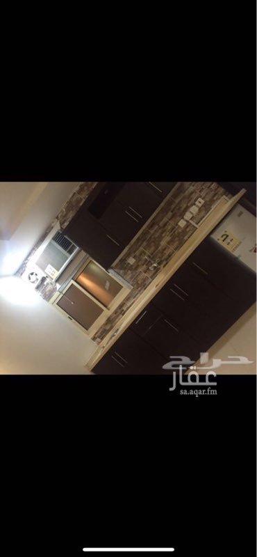1399978 شقة سكنية عزاب بحي الملز مكونة من غرفة وصالة ودورة مياه ومطبخ مؤثثة بالكامل ( مكيفات ، غرفة نوم ، مطبخ ، وكنب وقطع سجاد ) الايجار شامل فواتير الكهرباء والماء .