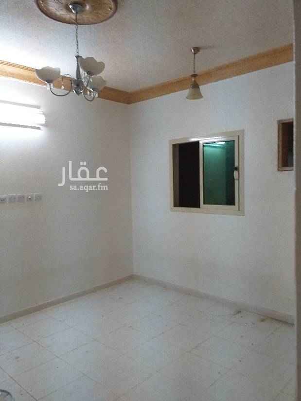 1726373 شقة للايجار عزاب اربع غرف وصالة و٢ حمام
فى الدور الثالث