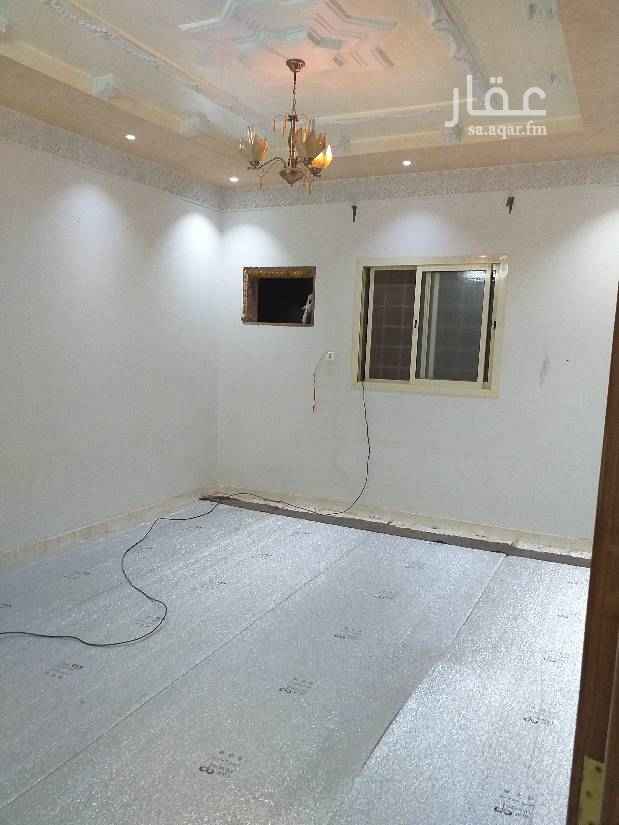 1754654 شقة للايجار فى عمارة تجارية عبارة عن ثلاث غرف وصالة و٢ حمام ومطبخ
دور ارضى
الكهرباء منفصل