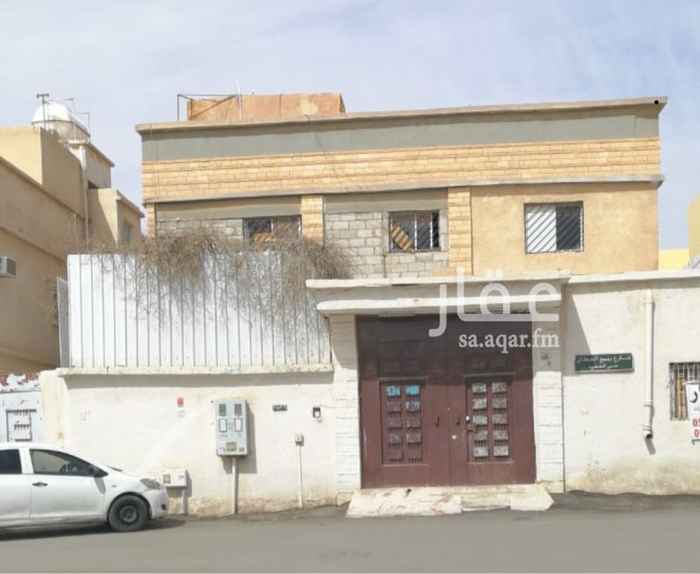 1398984 فيلا للبيع
الموقع:حي الشفاء
شارع ربيع القطان
المساحة: 1234 متر
عمر العقار: فوق 40 سنة
الاطوال 40*30