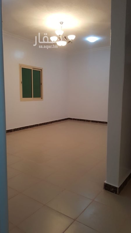 1674499 دور ثاني مكون من مجلس ومقلط ومطبخ وصاله وثلاث غرف نوم وثلاث دورات مياه مدخلين مجدد كامل (سباكه-كهرباء-ابواب-جدران)